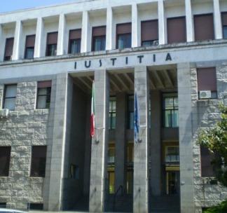 «Violenze e botte in famiglia» imputato livornese di 47 anni 
