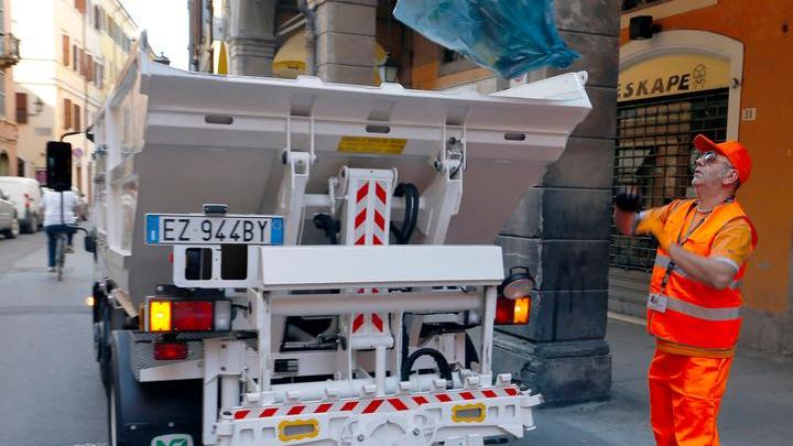 Raccolta differenziata, Modena a piccoli passi E per il nuovo “porta a porta” si vedrà