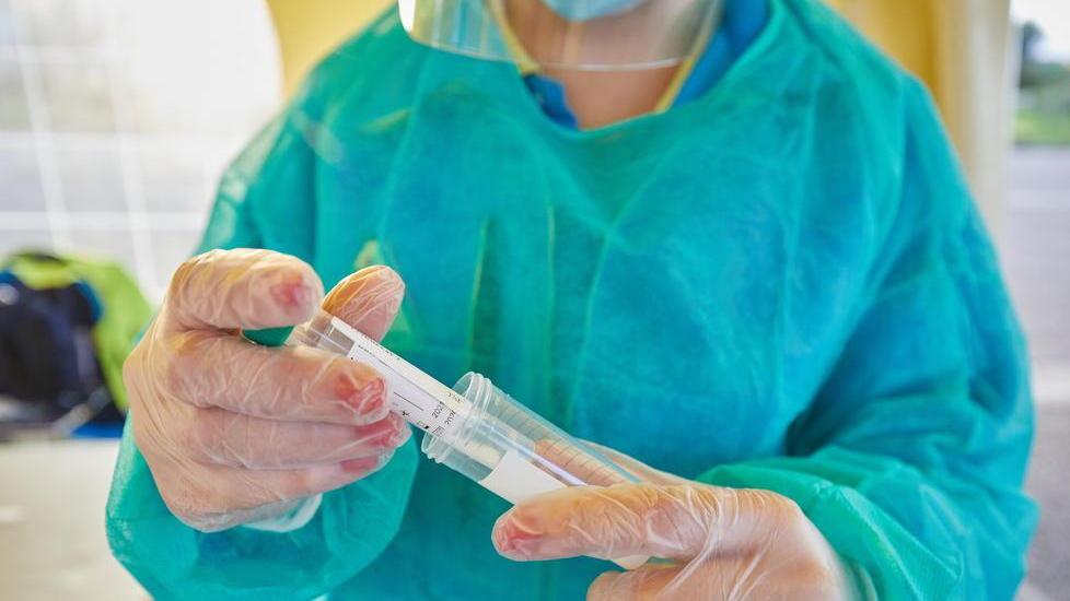 Nell’Empolese Valdelsa centoquindici tamponi in più ogni settimana per i prossimi tre mesi da effettuare direttamente a domicilio