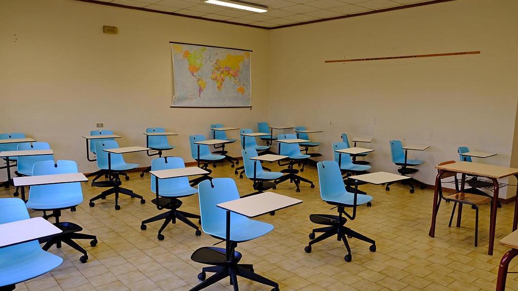 Un’aula vuota: garantita la didattica a distanza nella scuole superiori dell’Empolese Valdelsa (foto archivio)