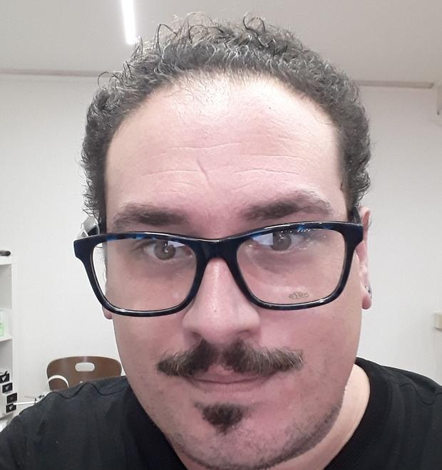 Musicista di 34 anni trovato morto in casa dall’amico 