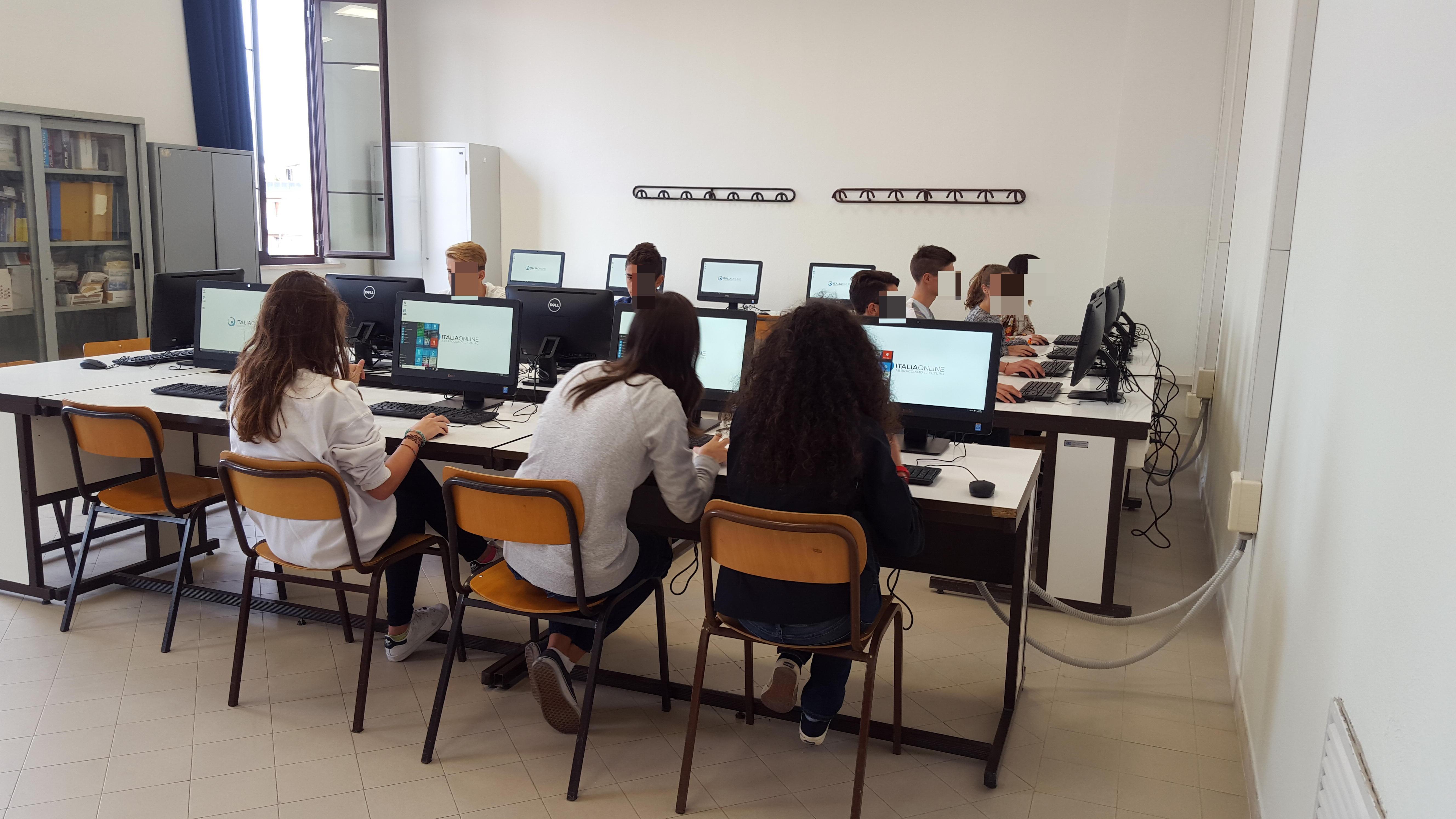 Un'aula informatica del Liceo Dini di Pisa