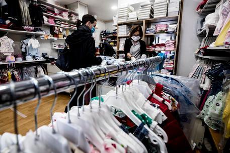 I negozi aperti in Versilia: «Meglio restare chiusi che lavorare così» 