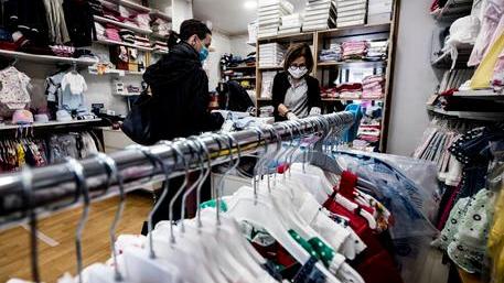I negozi aperti in Versilia: «Meglio restare chiusi che lavorare così»