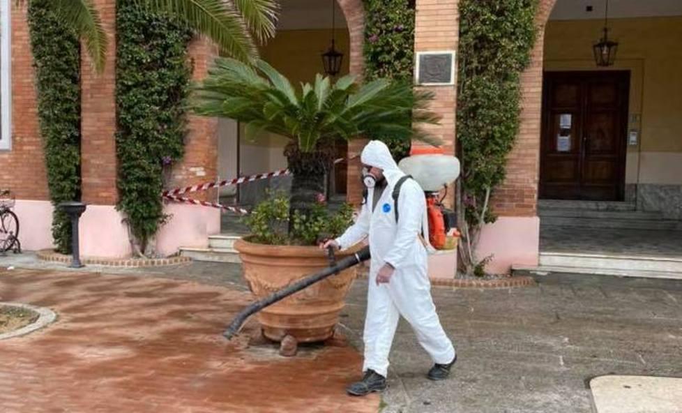 Stop al mercato settimanale e all’educazione fisica a scuola 