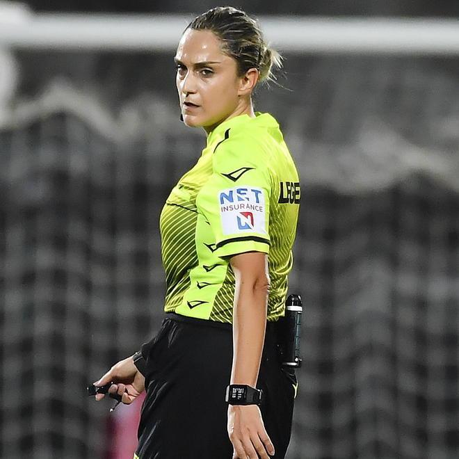 Applausi al primo arbitro-donna al Picchi 