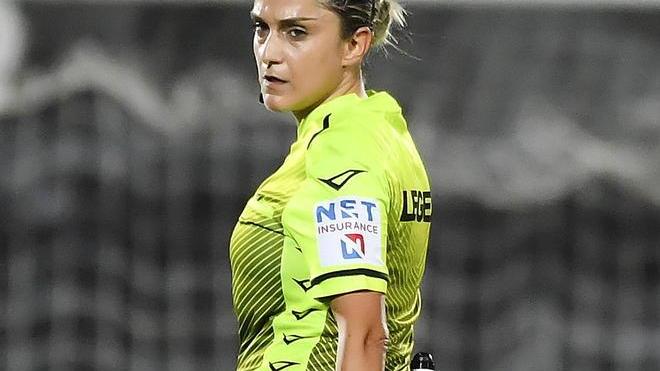 Applausi al primo arbitro-donna al Picchi