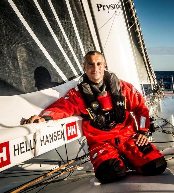 Pedote affronta l’oceano con onde alte quattro metri 
