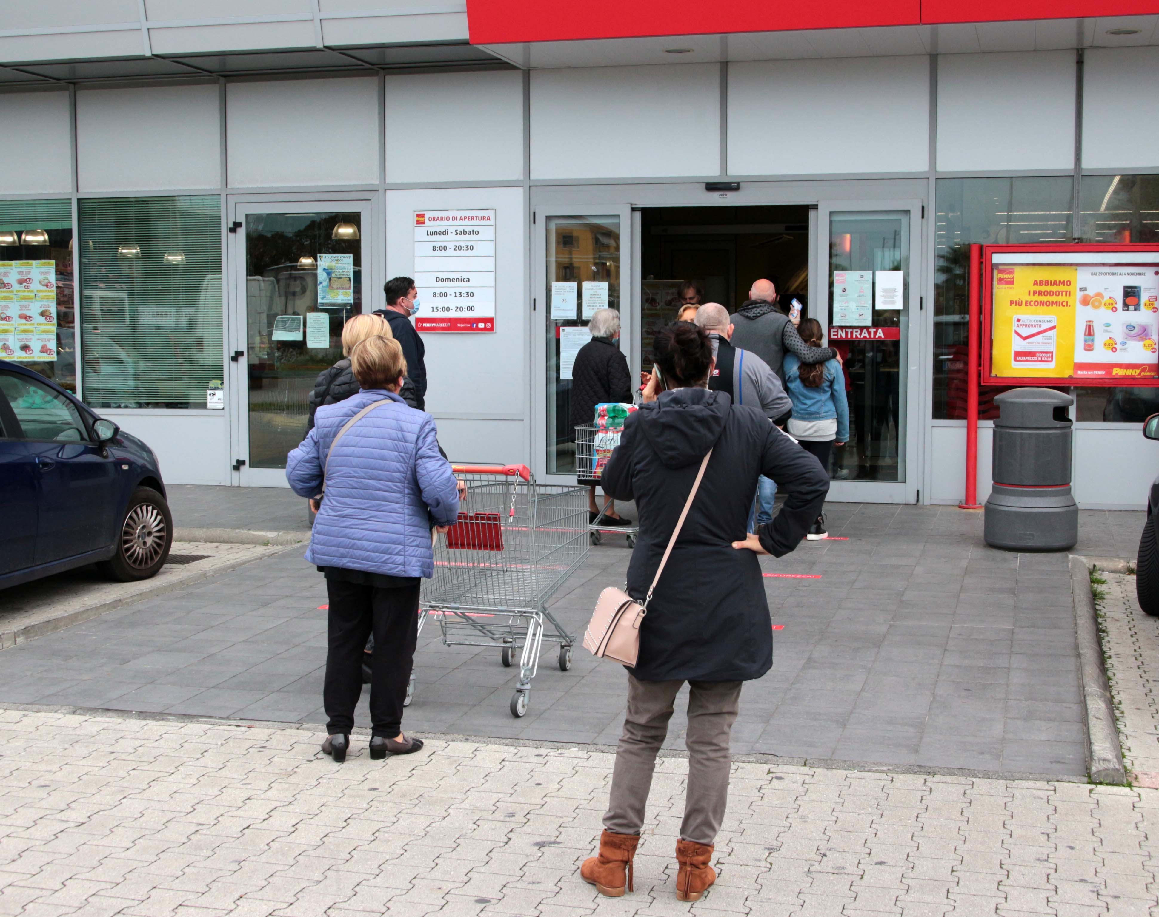 Giani chiarisce quando si può uscire dal comune: il caso dei supermercati 