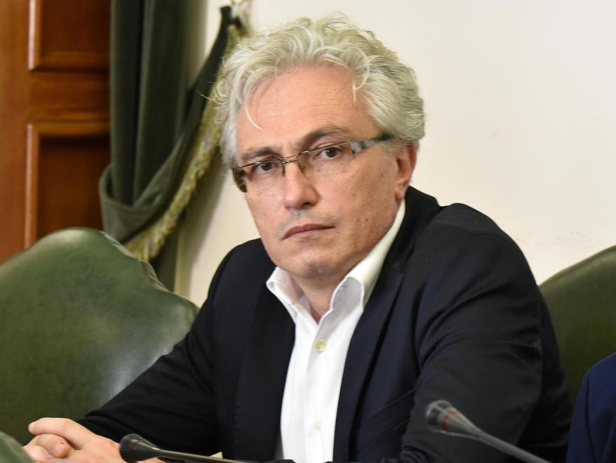 Il consigliere Paolo Serra: «Mio padre un uomo per bene, hanno infangato il suo onore» 