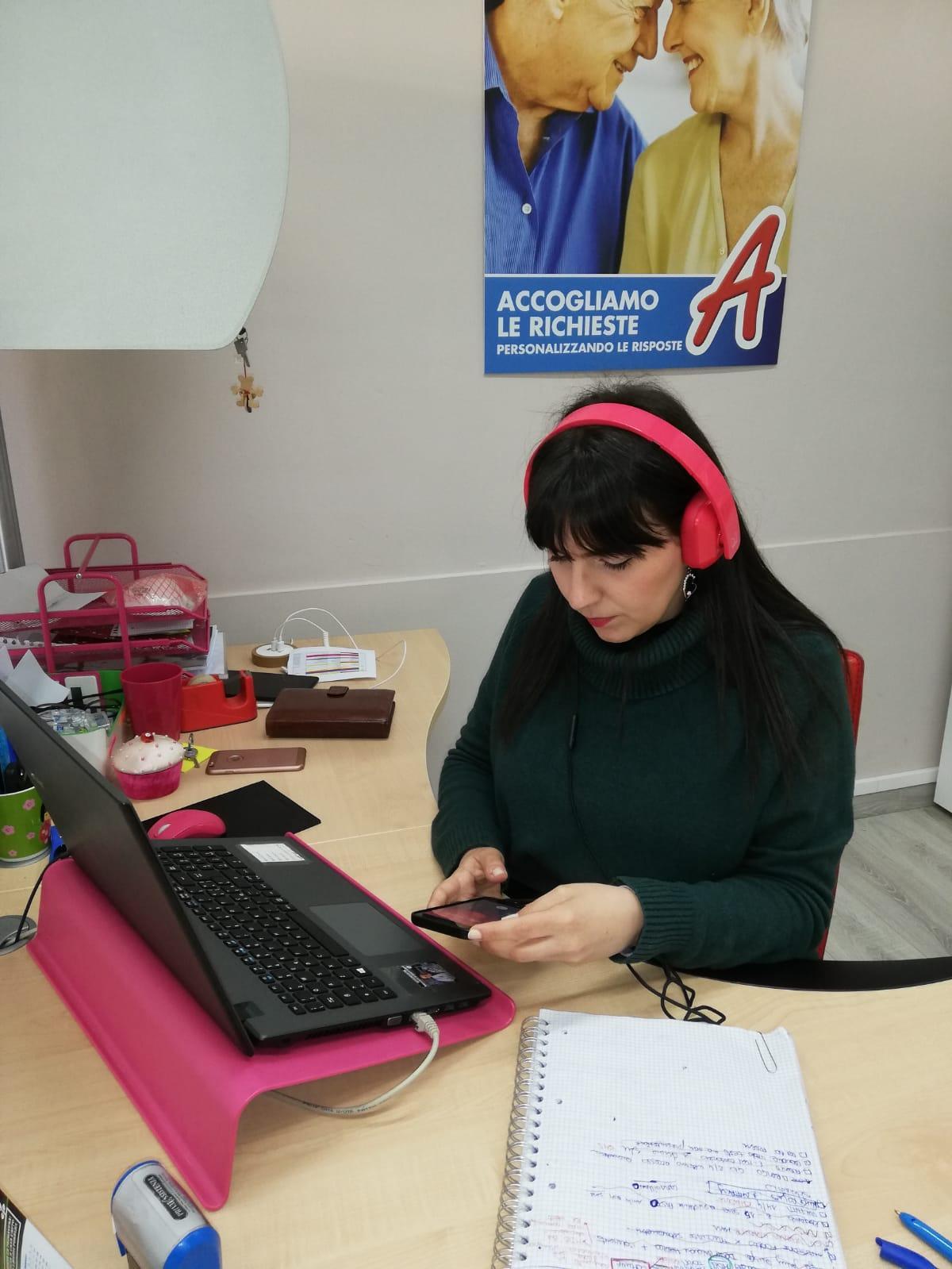 Un'operatrice del numero verde Covid (foto archivio)