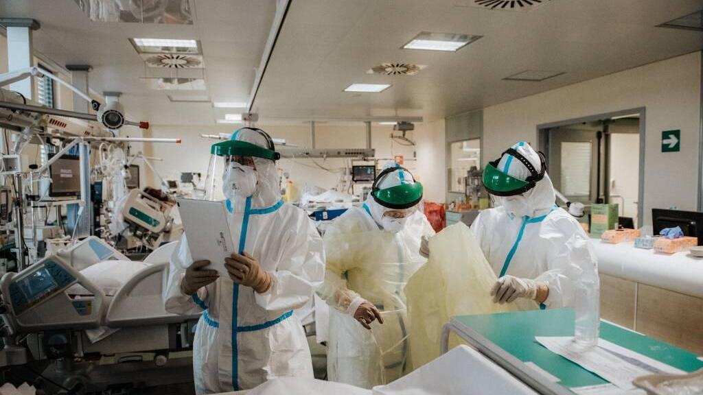 Covid, altra giornata nera con 7 decessi: il totale arriva a 100