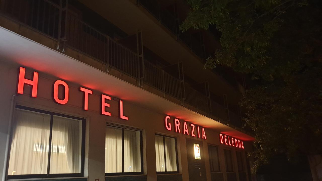 Sulla Nuova in edicola il 14 novembre viaggio nei Covid hotel della Sardegna