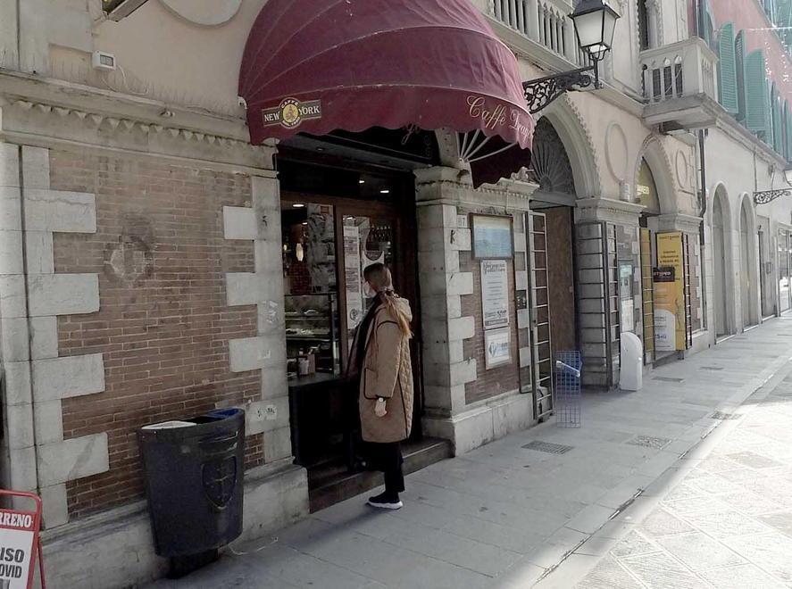 «Un’ipocrisia lasciare aperti i negozi e poi vietare gli spostamenti»