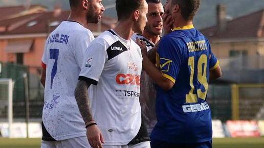 Tra Pasciuti e Giovinco scintille in Carrarese-Renate: espulsi e squalificati