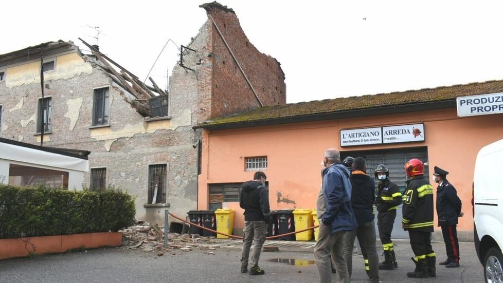 «Ho sentito un boato, sembrava una bomba»