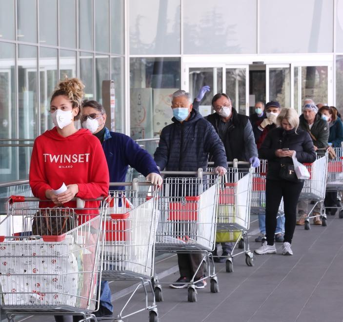 «Alla domenica vanno chiusi anche supermercati e iper»