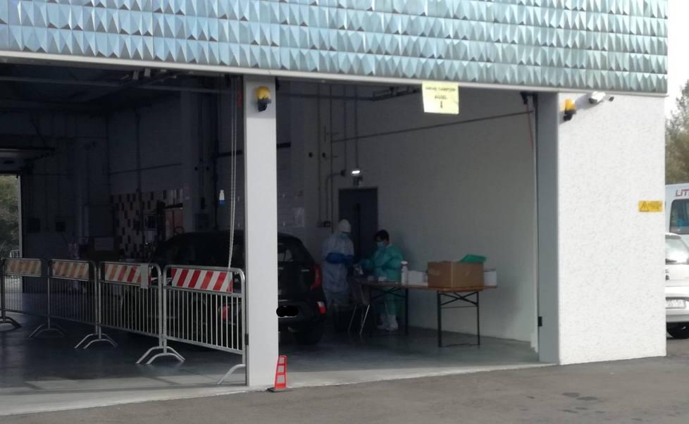 Nella sede della Cri il “drive in” dei tamponi «Orgogliosi che sia qui» 