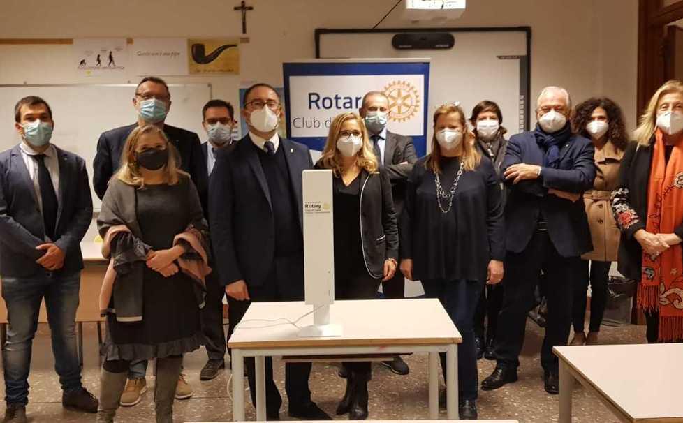 Sanificare gli ambienti Il Rotary aiuta la scuola con 10 nuovi strumenti
