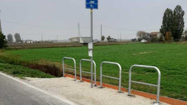 Piazzola per i bus Gli studenti al sicuro