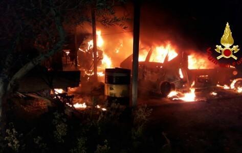 Doppio incendio doloso nell’area urbana 