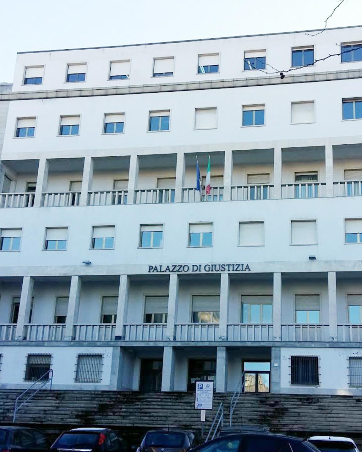 Prostituzione minorile, la parte lesa in aula scagiona l’imputato