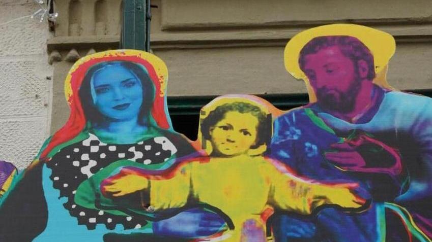 Sindaco denunciato dal Codacons per la Madonna col volto di Ferragni