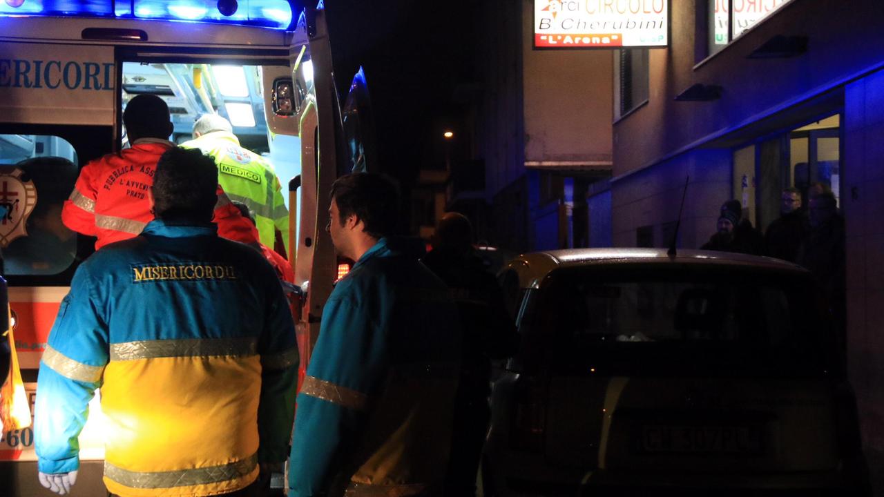 Si toglie la vita gettandosi dal tetto della sua casa