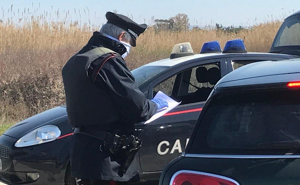 Fuori di notte senza motivo, a Cecina sanzionate tre persone: multe anche da 700 euro 