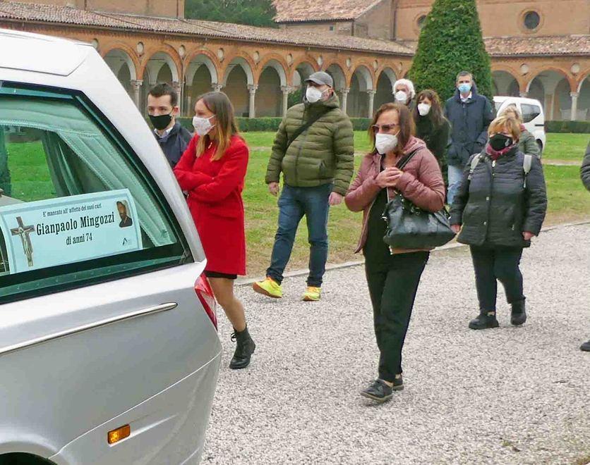 L’addio di Ferrara a Mingozzi: «Ciao prof, eri unico e non ti scorderemo» 