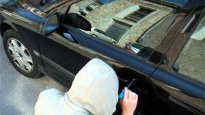 Furti a raffica sulle auto in sosta