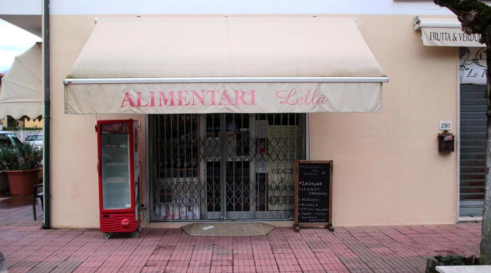 Rapina l’alimentari con lo spray al peperoncino 