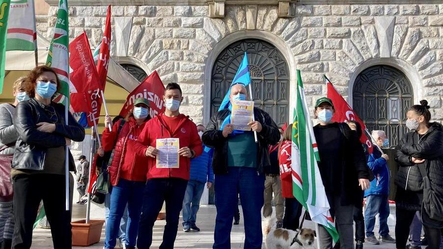 Protesta dei sindacati «In ospedale servono subito assunzioni»