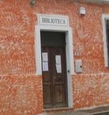La biblioteca resta chiusa, consegna dei libri in prestito