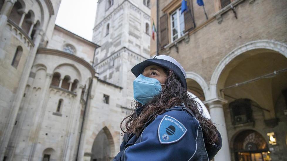 Tolleranza zero: oltre 500 controlli e nove sanzioni nel venerdì notte modenese
