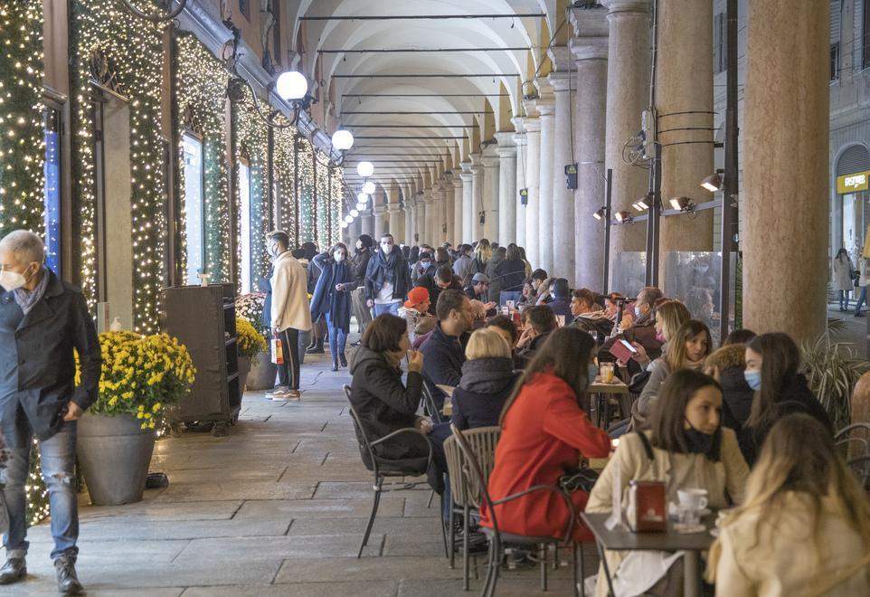 Modena. Centro affollato, è l’ultimo giorno prima del lockdown dei locali «Per noi ristoratori sarà la fine» 