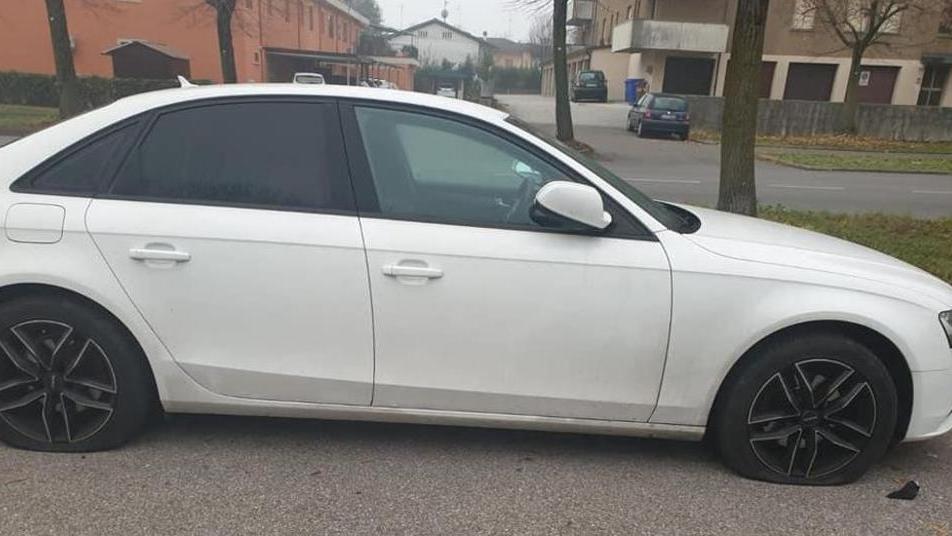 San Felice Raid sulle auto in sosta Pneumatici bucati La rabbia corre sul we