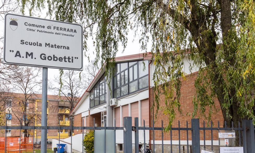 Ferrara, insegnante positivo al covid: il Comune indaga sugli orari 