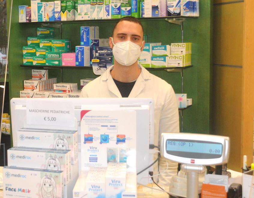 Corsa in farmacia a caccia di supervitamine anti-virus: i prodotti più richiesti