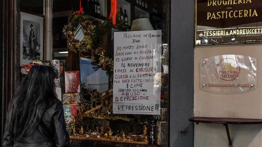 Un mese di chiusura obbligata per un caffè servito a marzo, il titolare: «Sono disperato»