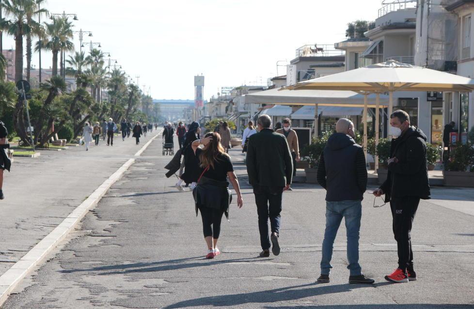 Oltre 500 negozi costretti a chiudere in Versilia senza lo shopping delle feste di Natale 