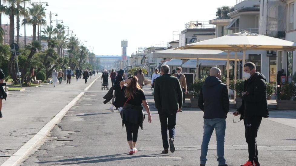 Oltre 500 negozi costretti a chiudere in Versilia senza lo shopping delle feste di Natale
