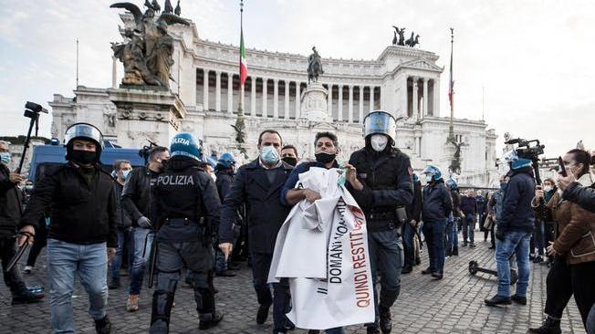Protesta non autorizzata in centro Roma, alcuni fermi