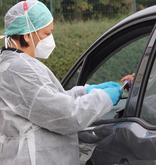 Diciassettenne viareggina isolata da 10 giorni in attesa del tampone 