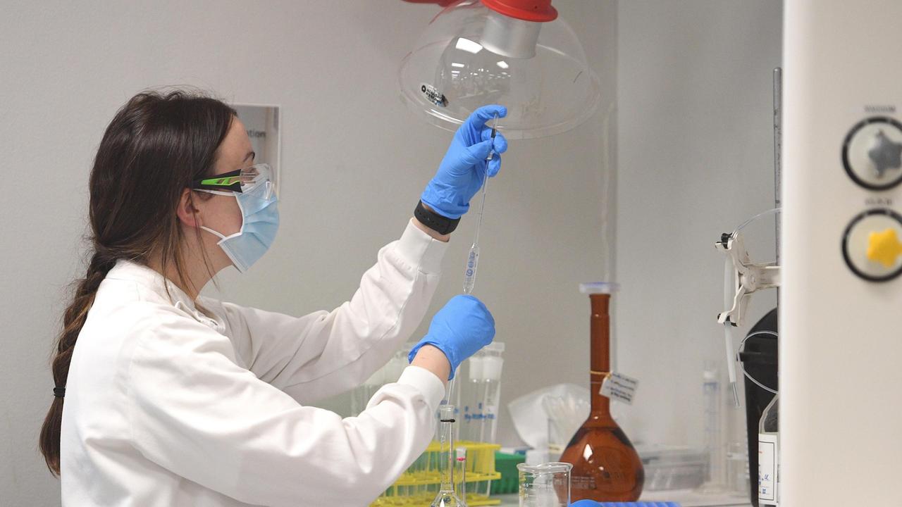 L'analisi di un tampone per stabilire la positività o meno al nuovo Coronavirus (foto d'archivio)