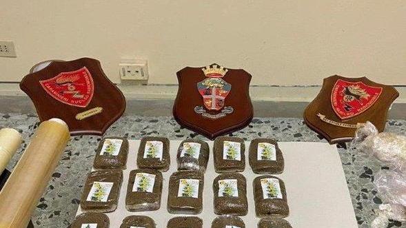 Più di un chilo di hashish nascosto sottoterra