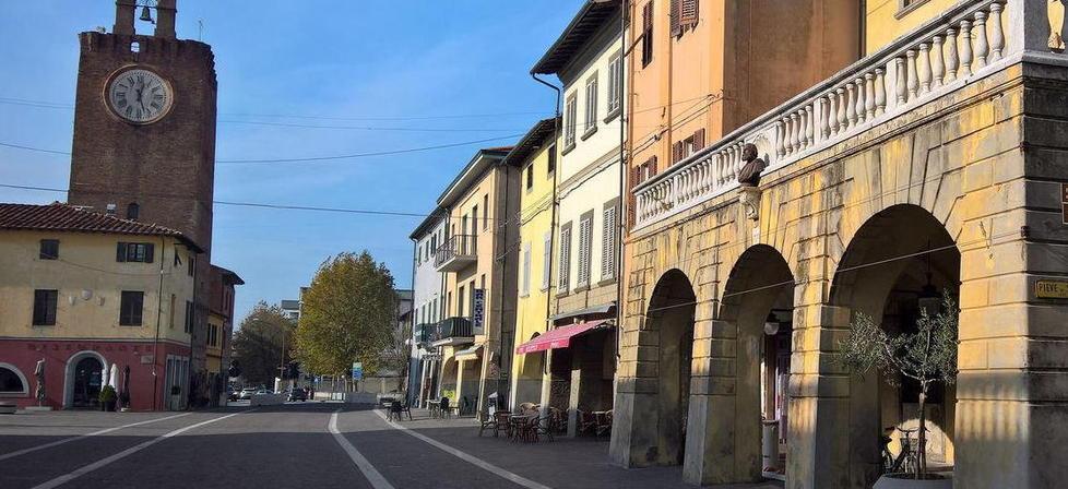 Aiuti alle imprese penalizzate dal Covid, botta e risposta tra il sindaco Betti e Rollo 