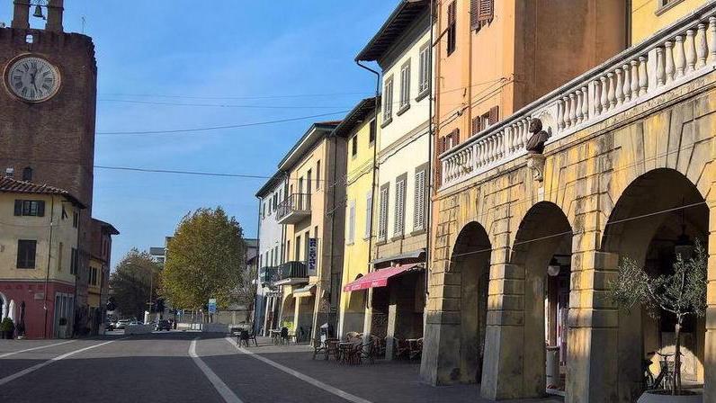 Aiuti alle imprese penalizzate dal Covid, botta e risposta tra il sindaco Betti e Rollo