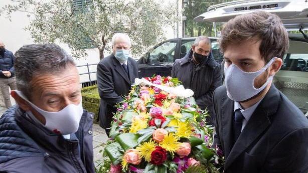 Anche ex alunni per l’addio alla maestra Maria Cristina