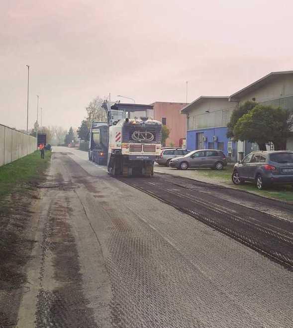 Nuovi asfalti e marciapiedi nell’area industriale